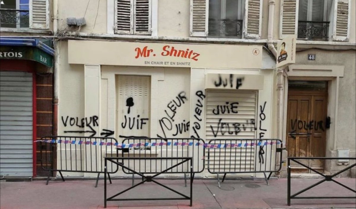 Soutien aux juives et juifs de France 🇫🇷 et d’ailleurs. La honte, la rage de voir encore une telle haine. 

#NeJamaisOublier