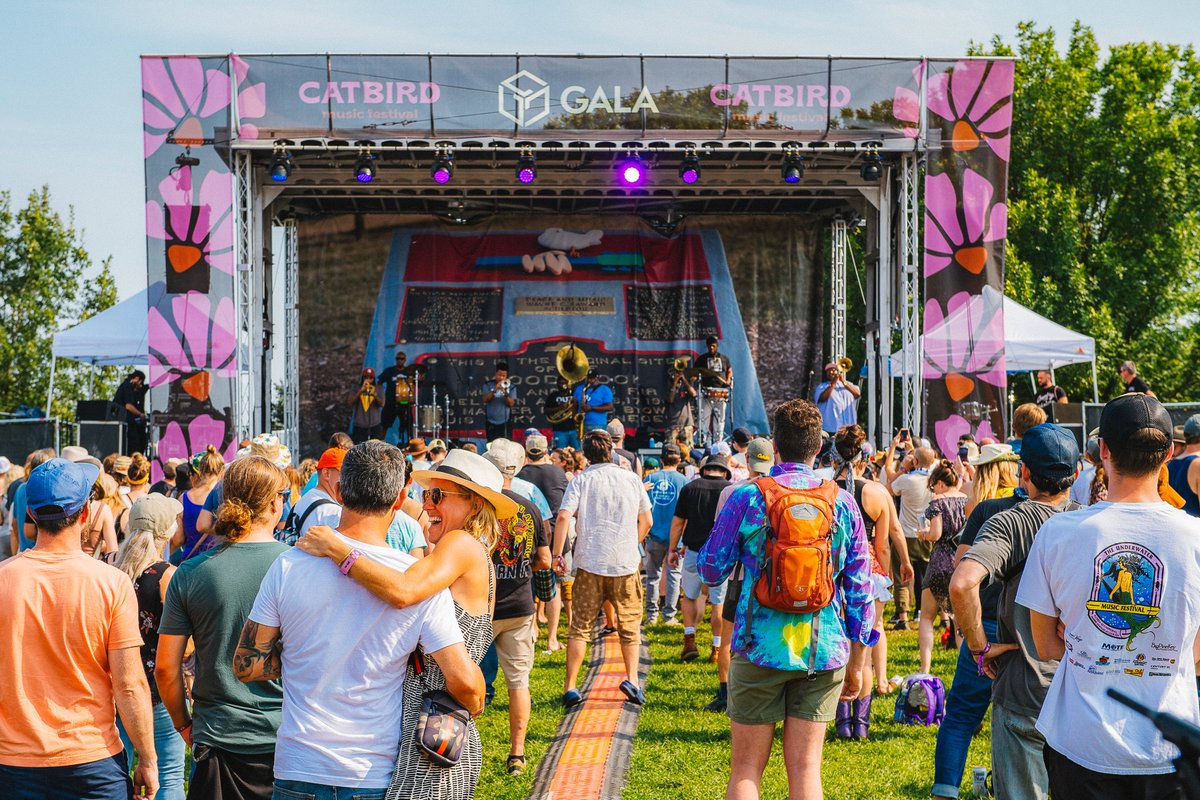 Watchin' poetry in motion with <a href="/SoulRebels/">The Soul Rebels</a> 🌼 #CatbirdFest