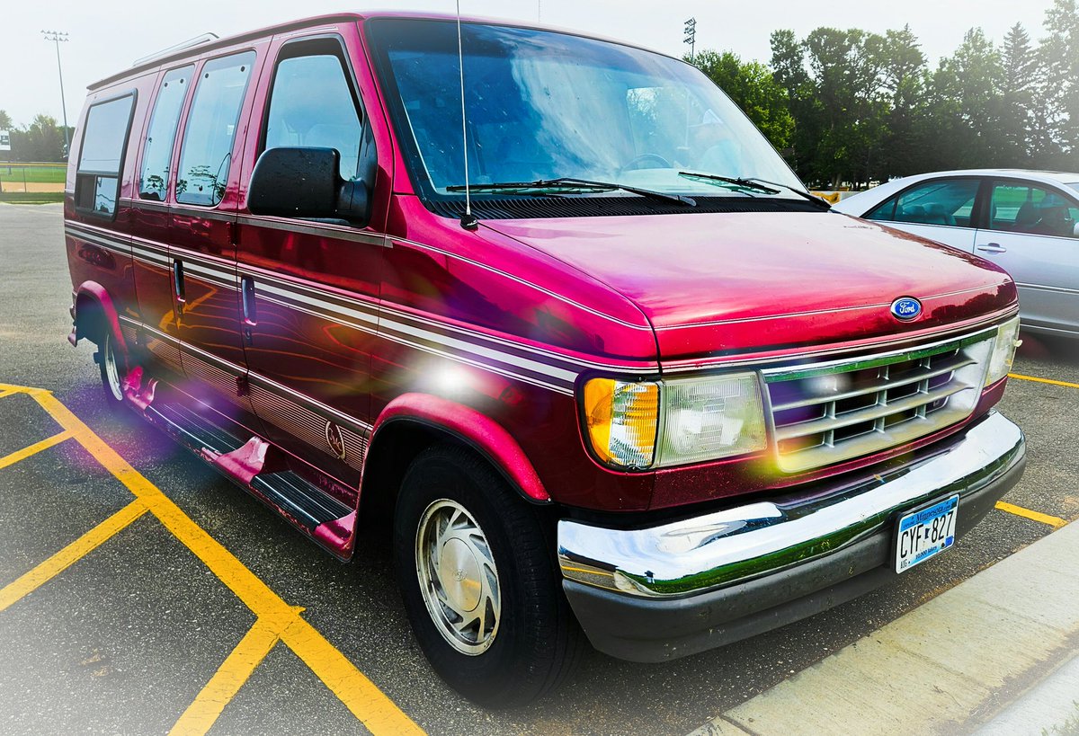 O35Twins's tweet photo. The State Tournament ended the way it started. Inspired ball we once had in the regular season eluded us again with 2 losses this weekend. We still had a good time and half the lineup traveled well in this '94 Ford Econoline! 💯 🔥
#chicksdigit  @MSMABA79 https://t.co/wSU9NZ2jSu