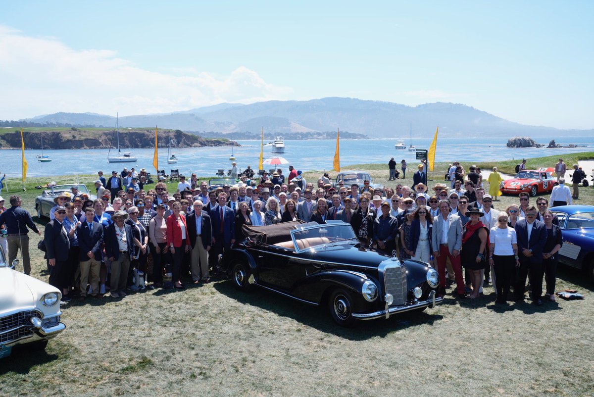 Mac_College's tweet photo. Biggest crowd ever for the traditional MC alumni and friends photo @PebbleConcours #PathToPebble https://t.co/zjKi5TCtLS