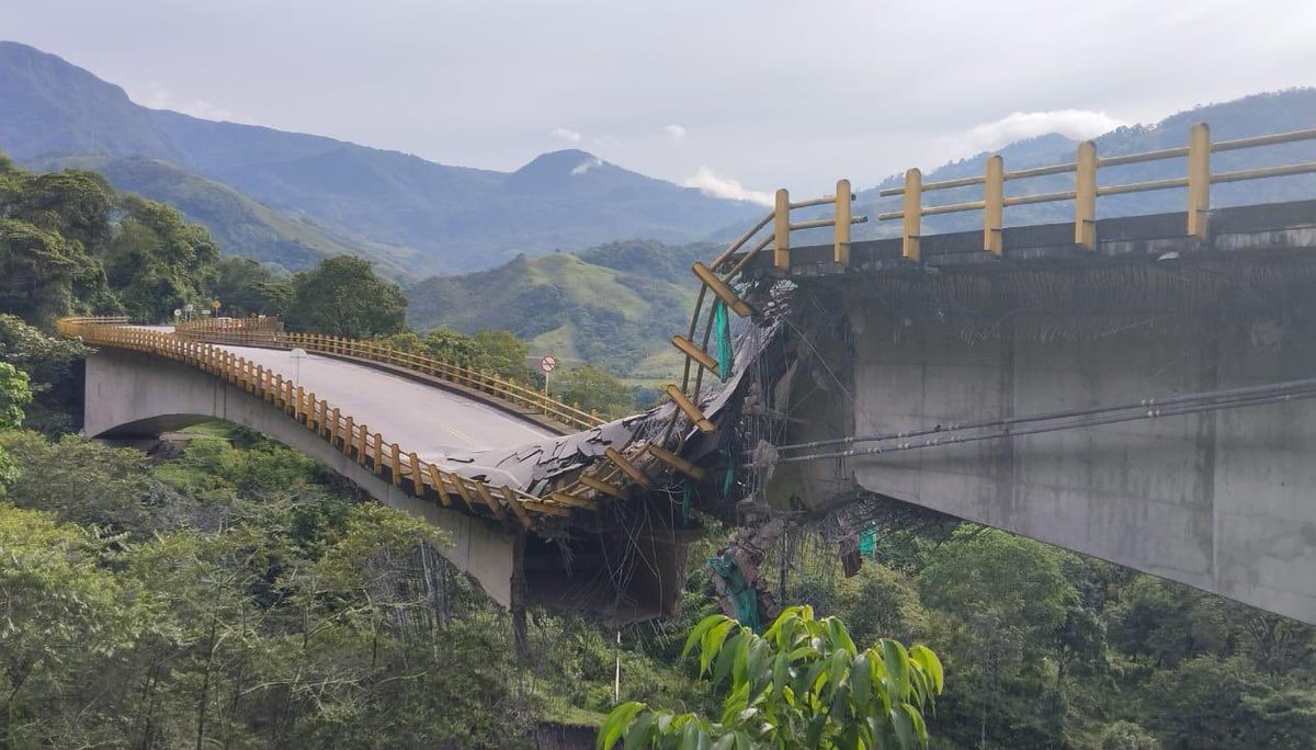ElUniversalCtg's tweet photo. #Colomnia ¿Qué ocasionó el desplome del puente Los Grillos? Esto dice el Invías https://t.co/974g7ZXKXD https://t.co/qSTxfcH9k6