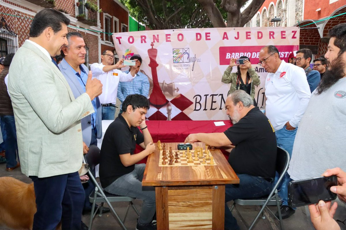 armentapuebla_'s tweet photo. Agradezco de manera especial, la presencia de grandes amigas y amigos que nos acompañaron en este torneo, maestro @RMorenoValleB, lic. @Majofar26, maestro, Alfonso Aguirre, directora estatal de Ajedrez, @NSabomnim, maestro @PavelGaspar4, GM, Kevin Cori Quispe, Internacional Máster, Rafael Emilio Espinoza Flores, presidente de la CODEME, Dr. Francisco Cabezas, presidente de Densho Juku Internacional, Koichi Choda Watanabe, presidente de la Federación Mexicana de Físico Constructivismo,  Lic Marcos Cabezas, presidente de la Federación Mexicana de Karate y Artes Marciales Afines, Shihan Óscar Godínez, presidente de la Mesa Directiva del Barrio del Artista, maestro Alberto Gómez, maestro @AurelioLeonorS, maestro Manuel Raigadas.