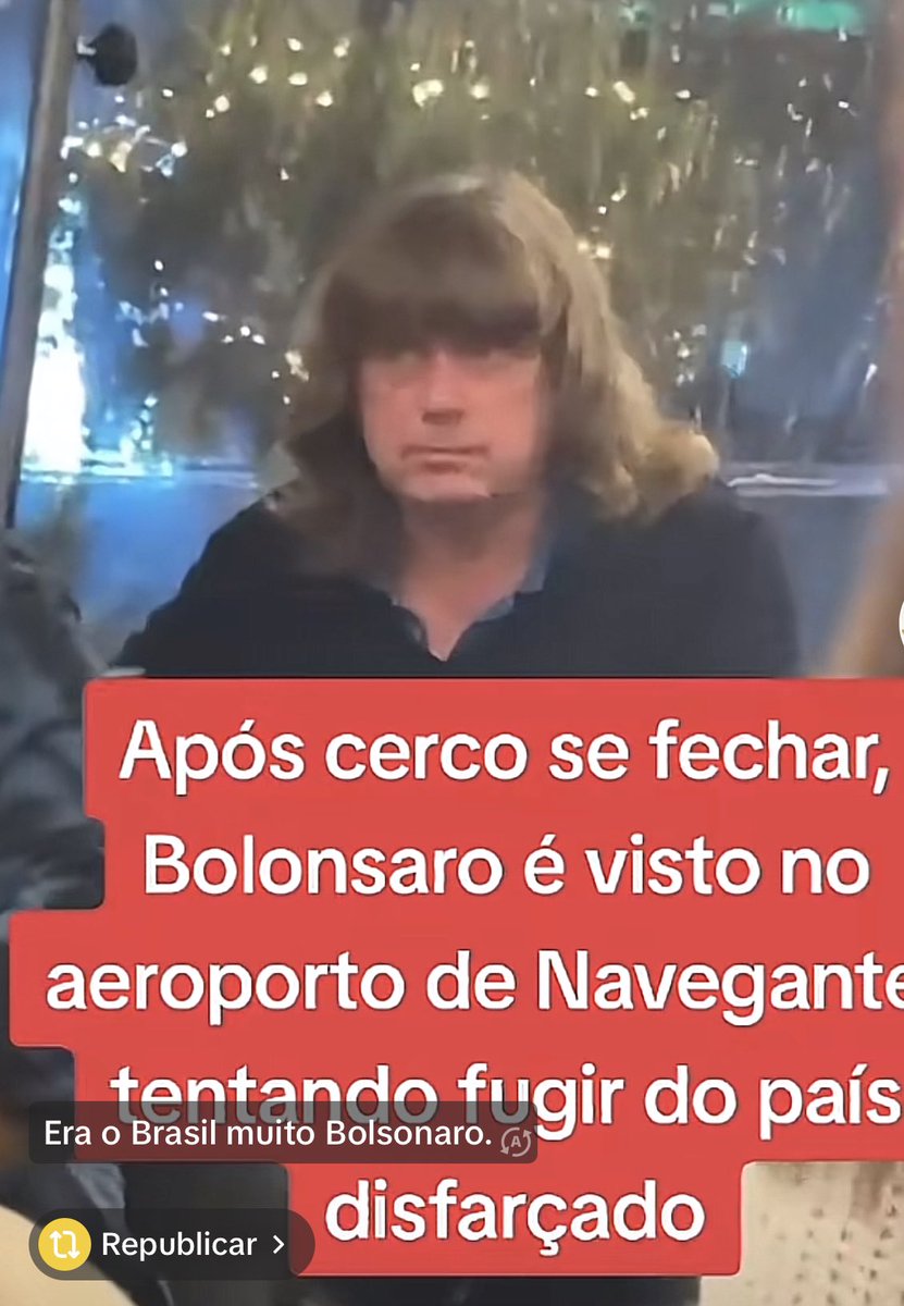 cafecomferri's tweet photo. ATENÇÃO: URGENTE: 

Bolsonaro @jairbolsonaro foi visto no aeroporto de Navegantes se preparando para fugir do Brasil disfarçado.

Alguém avise as autoridades!!! https://t.co/4i9BmSfphZ