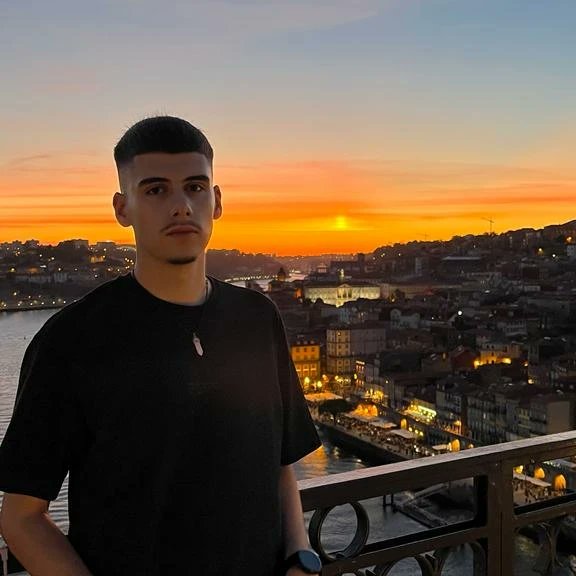 Leandro21cc's tweet photo. 🌓 https://t.co/r7j179L8vT