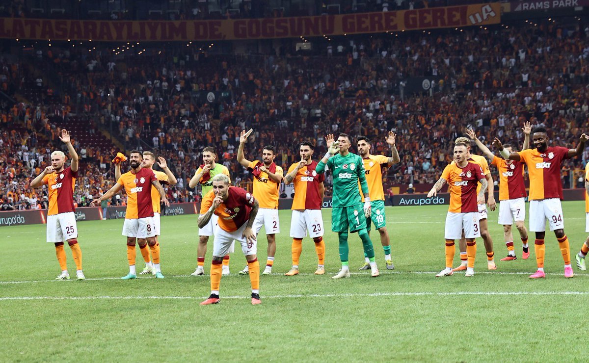 GalatasaraySK's tweet photo. 🦁 İyi Geceler Büyük #Galatasaray Ailesi! 🌃 https://t.co/DS3w1BEBYl
