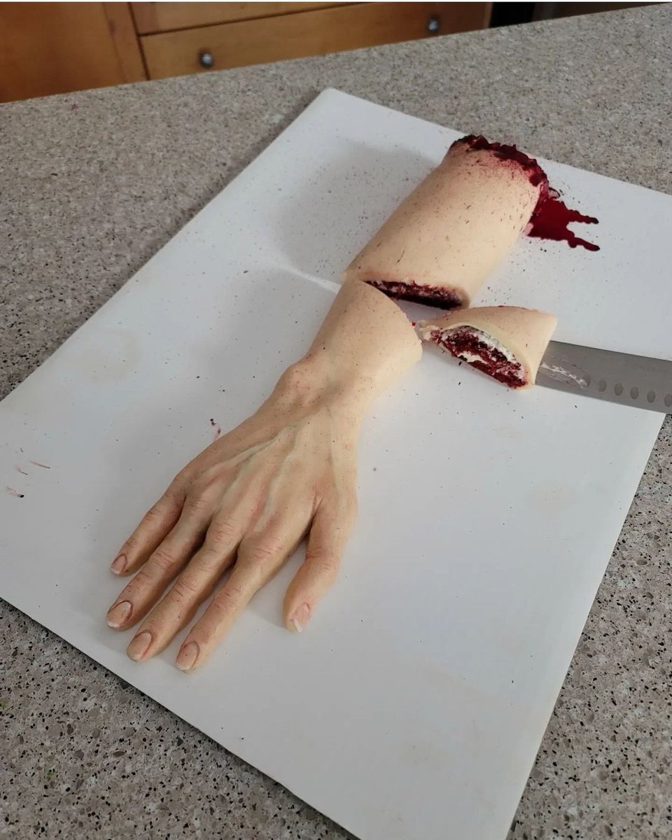 SirenCakes's tweet photo. Arm cake #cake https://t.co/xvMWzXUdGb