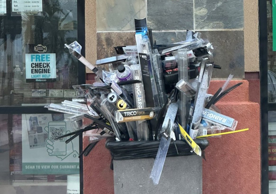 VegasIssues's tweet photo. Vegas culture is waiting until the day a hurricane is supposed to hit to replace their windshield wipers: https://t.co/jPbxW5ScWi