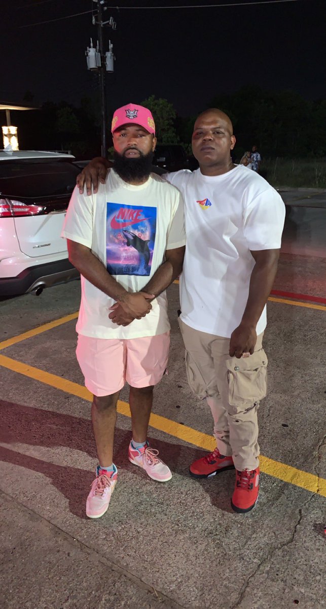 TresElJefe's tweet photo. Bitch hate when I’m with @DatDamnPolo lotta hoes when we get together.. Happy Birthday Bro #KlanWay https://t.co/8D5JEKybUE