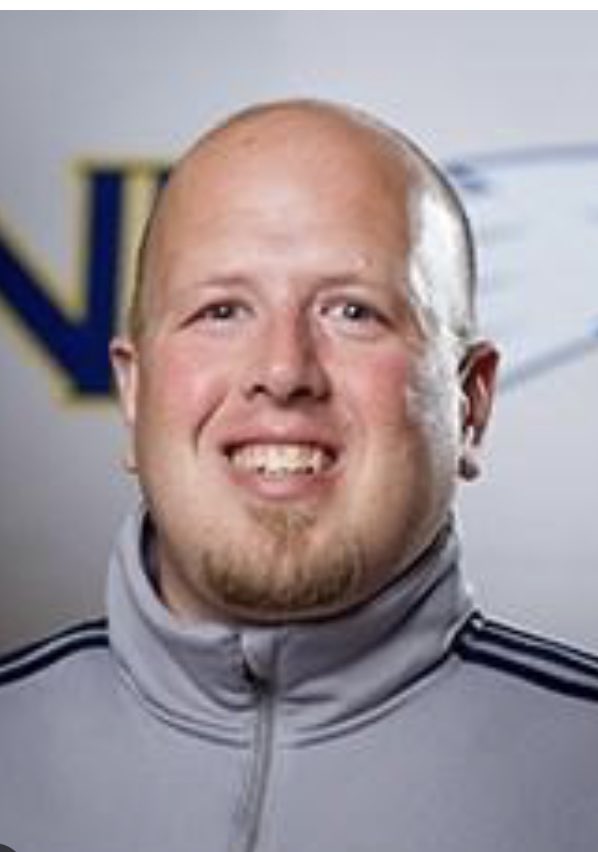 Cloud9Roger's tweet photo. Our hearts are sad and heavy as we mourn the loss of not only a former player, coach and member of the Seattle Christian family;  we have lost our dear friend Erik Lindblad who deeply impacted our family with his loving heart, generous spirit and unwavering loyalty. RIP brother💔 https://t.co/fdCbn4qWOQ
