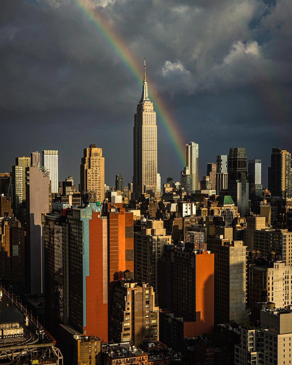 EmpireStateBldg's tweet photo. I'm just happy you're here

 📷: @craigsbeds https://t.co/YSECcgUXUS