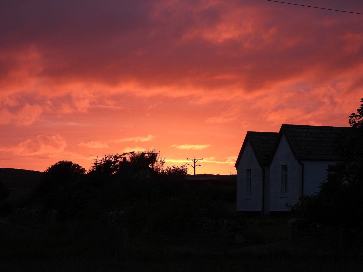 Beautiful sunset and crescent moon tonight over Yell Sound with Ramna Stacks in the background. It also looked pretty good over my house. #sunset #shetland #naturalworld