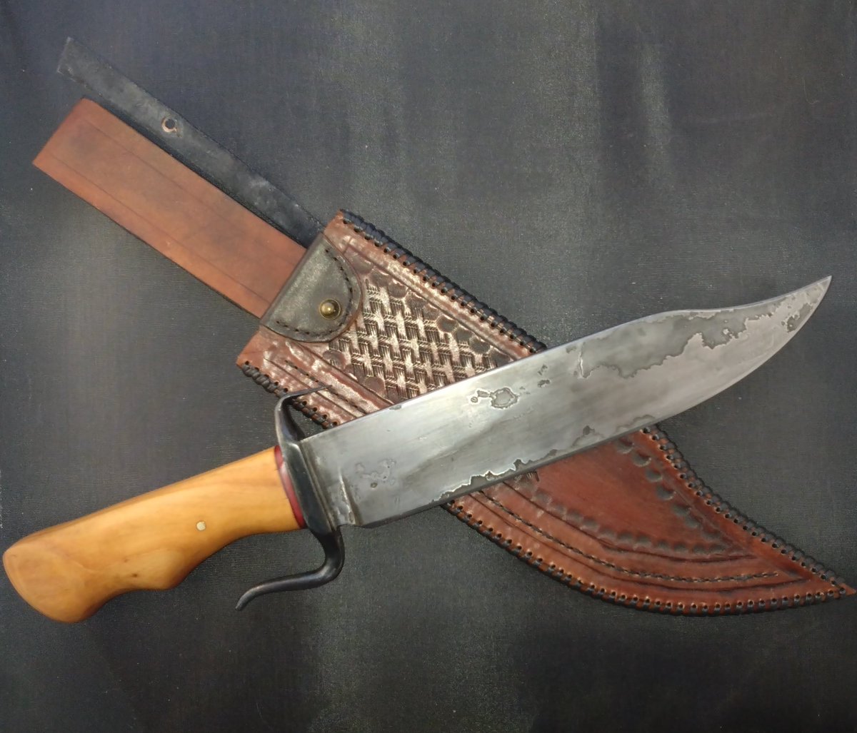 ta2edfreak's tweet photo. Finally finished. Go-mai (1084/15N20/1095) Bowie with weight iron guard and cherry handle. 15 3/4" overall https://t.co/TgKNXrWIpB