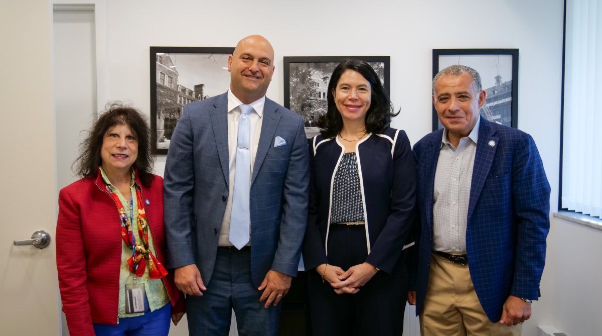 On Friday, @Dr_Vitti, superintendent of Detroit Public Schools, visited LTU's campus and met with LTU President @tarekmsobh to learn more about LTU and discuss future potential collaborations! 🤝 ✨ Be curious. Make magic. ✨ @Detroitk12 #WeAreLTU