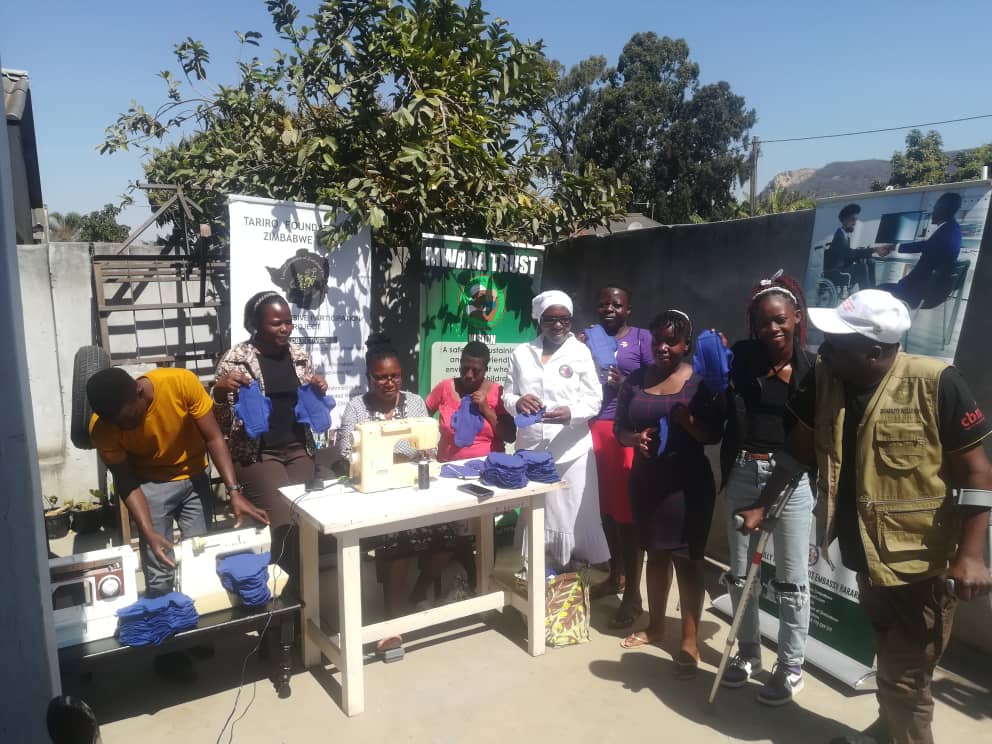 ChipoyiMolin's tweet photo. Tariro Foundation of Zimbabwe and Mwana Trust making reusable sanitary ware,for vulnerable girls https://t.co/Sy1MpaLsiT