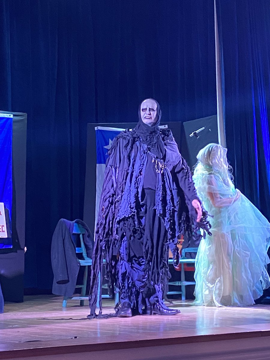 CorpLaMatriz's tweet photo. 👆🏻 Se estrenó “El sueño de Pancho Gancho” obra de teatro 🎭 que habla sobre la migración! En la @pucv_cl Proyecto financiado por @GOREValparaiso. Gracias a todas y todos los participantes ☀️🙌🏻 https://t.co/rUpE54CGO3