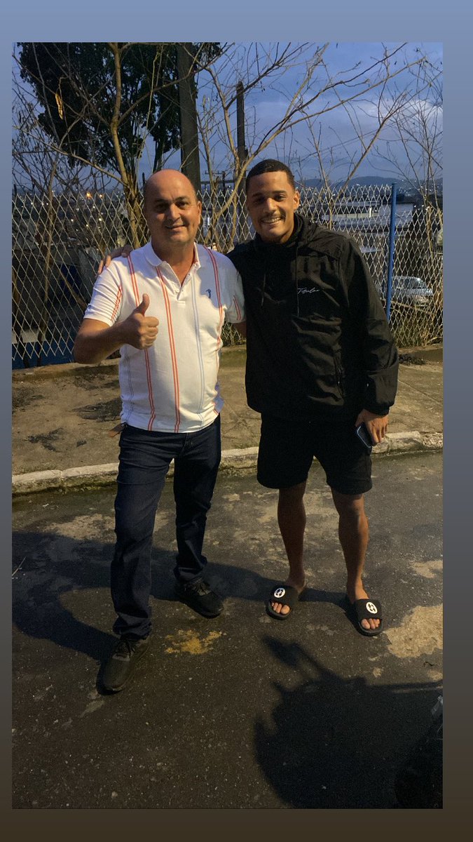 Danymorena0's tweet photo. Meu pai e @JogadorJ99  🖤🤍 https://t.co/DCwkBByhIS