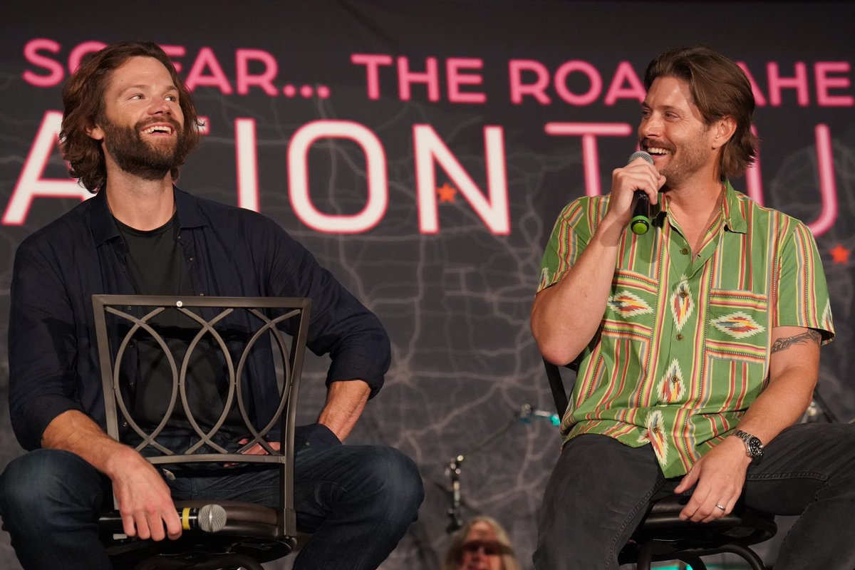 WesllyaFabia's tweet photo. Que painel maravilhoso.
O caos que eu amo.
Esse dois sem script é o apocalípse.😂😂😂😂
❤️💙
#JaredPadalecki #JensenAckles #J2 #SPNFamily #SPNNC #SpatulaCon #MustacheCon https://t.co/MMXcsMHE7k