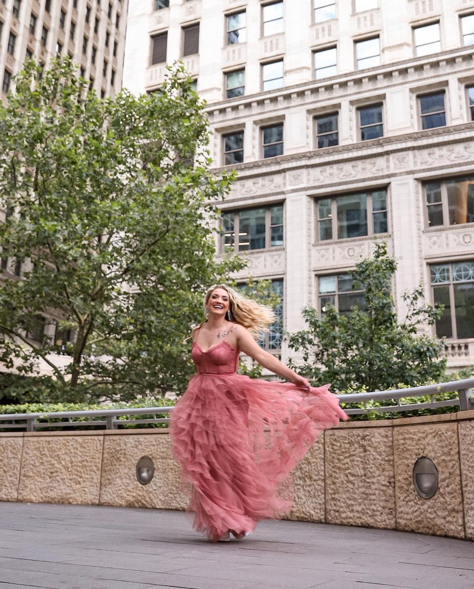 avarowlandmusic's tweet photo. enchanted โจ@taylorswift13 @Altard_State @ChicagoMag #TaylorSwift #TaylorSwiftErasTour #TaylorSwiftTheErasTour #enchanted #altardstate #wonderstruck #Chicago #Illinois #love #LoveStory #LOVESTRUCK #photograghy #photograph https://t.co/H3vooRdluo