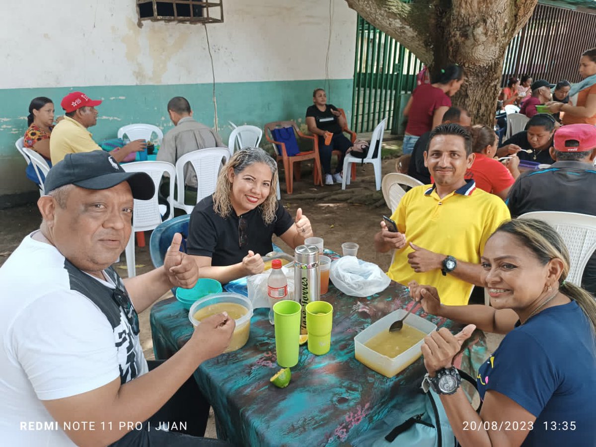 🚩AMAZONAS.

🇻🇪|| Equipos de la Parroquia Luis A. Gómez y Fernando G. Tovar del @partidoPSUV en el Municipio Atures realizaron Encuentro Organizativo Comunitario. 
<a href="/NicolasMaduro/">Nicolás Maduro</a>
<a href="/dcabellor/">Diosdado Cabello R</a>
<a href="/RanderPena/">Rander Peña Ramírez</a>
<a href="/SierraCarlosVEN/">CARLOS SIERRA</a>
<a href="/GOB_MiguelR/">Miguel L. Rodríguez</a>
<a href="/mirabal_yamilet/">Yamilet Mirabal</a>

#EstaEsNuestraCultura