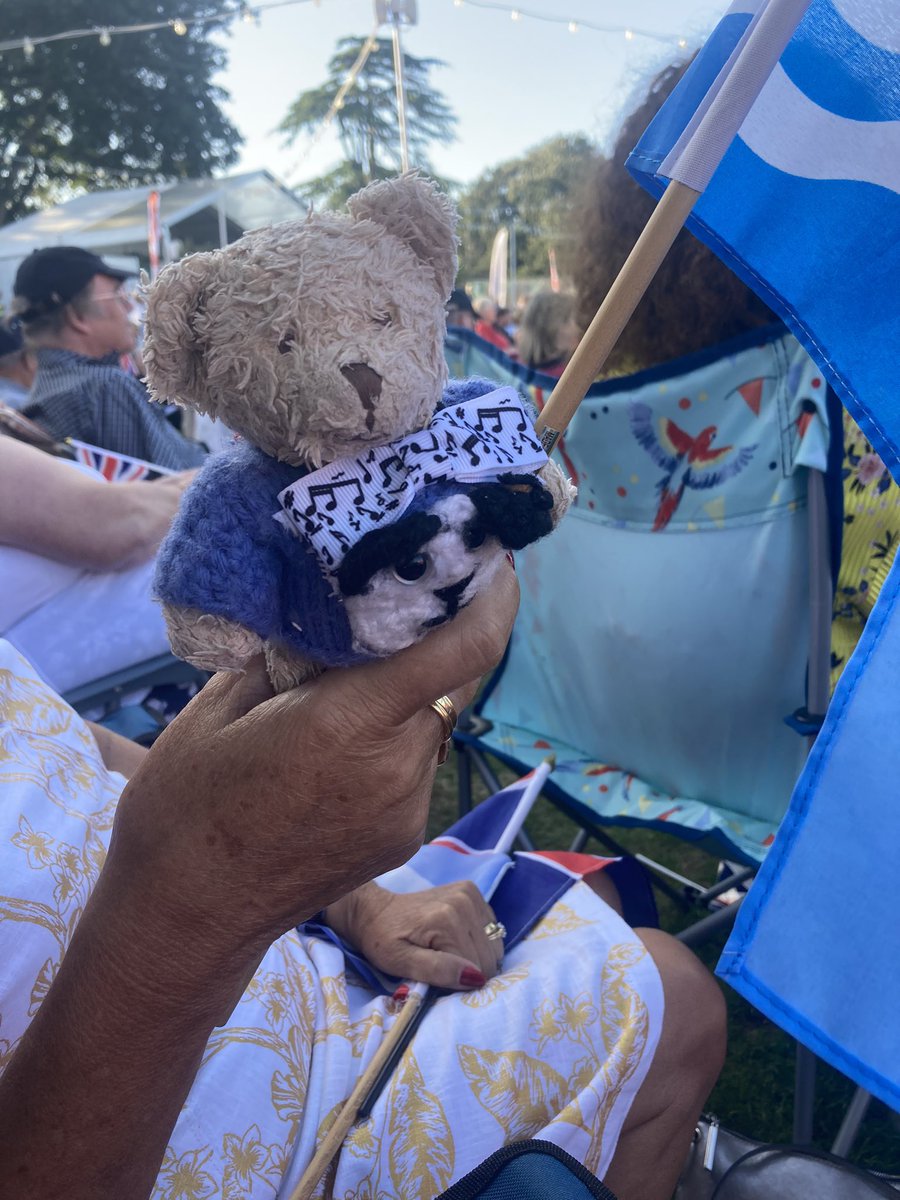 EyebrowTed's tweet photo. Lovely afternoon at the Isle of Wight Proms. Not our usual experience but it was fun 🙂 https://t.co/s1b4yIYjez