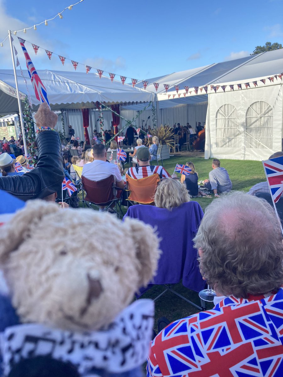 EyebrowTed's tweet photo. Lovely afternoon at the Isle of Wight Proms. Not our usual experience but it was fun 🙂 https://t.co/s1b4yIYjez