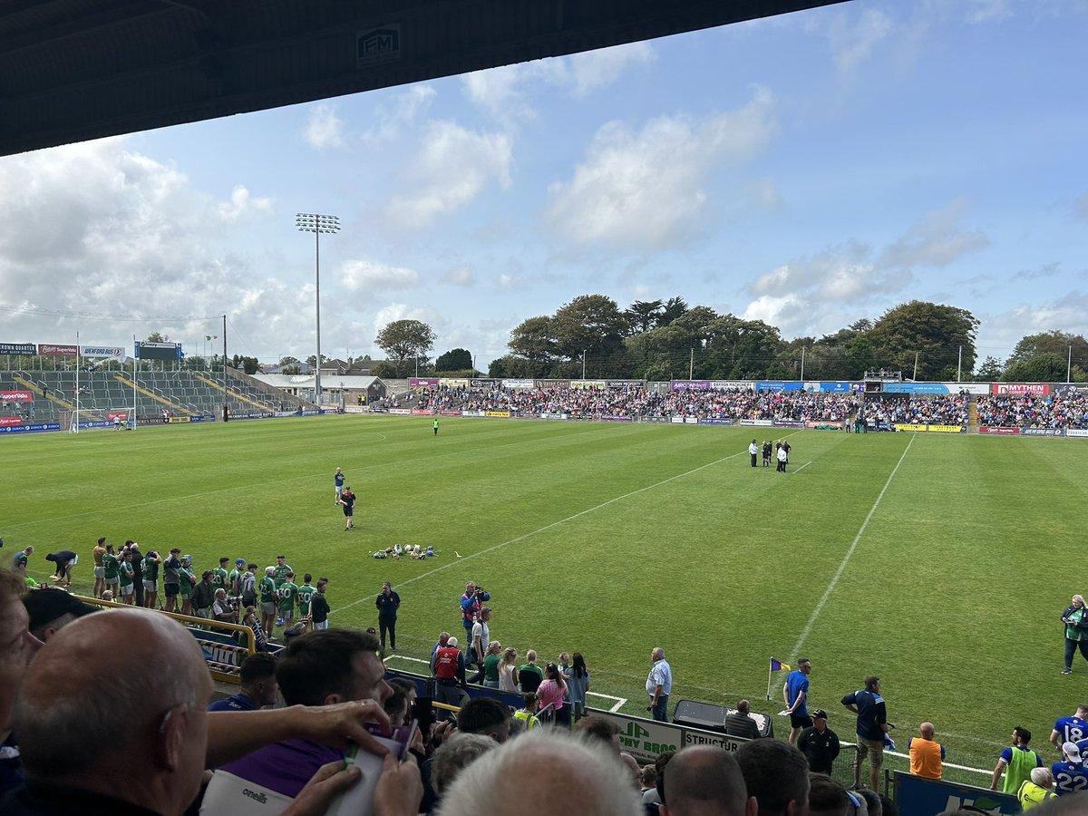 jamesmorrisse13's tweet photo. Great to be in Chadwicks Wexford Park today for both county finals. Great to see the @RathnureGAA jubilee teams from 1996 and 1998 been honoured at half time. #3generations #ledgends #blackstairsmen #countyfinalday #makingmemories https://t.co/CgIaU6355A