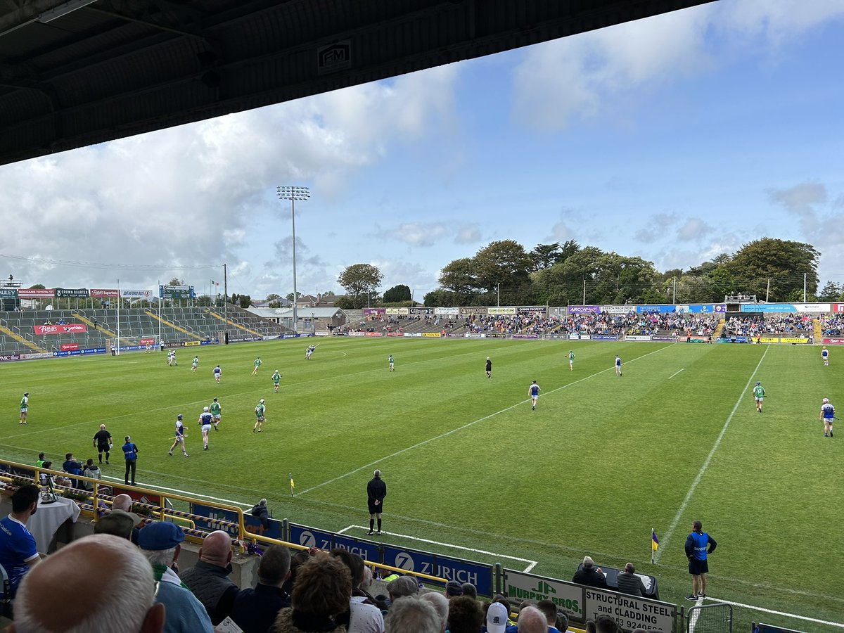 jamesmorrisse13's tweet photo. Great to be in Chadwicks Wexford Park today for both county finals. Great to see the @RathnureGAA jubilee teams from 1996 and 1998 been honoured at half time. #3generations #ledgends #blackstairsmen #countyfinalday #makingmemories https://t.co/CgIaU6355A