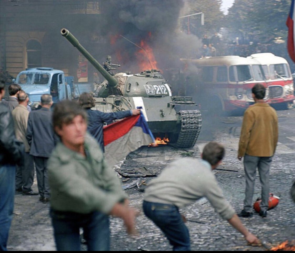 visegrad24's tweet photo. Today is the 55th anniversary of the Soviet invasion of Czechoslovakia.

On August 20th, 1968, Ref Army tanks rolled into Czechoslovakia to quell the Prague Spring.

137 Czechs and Slovaks were killed.

The man in the picture is throwing a Molotov cocktail at a tank.

🇨🇿🇺🇦 https://t.co/mzOYCYZfej