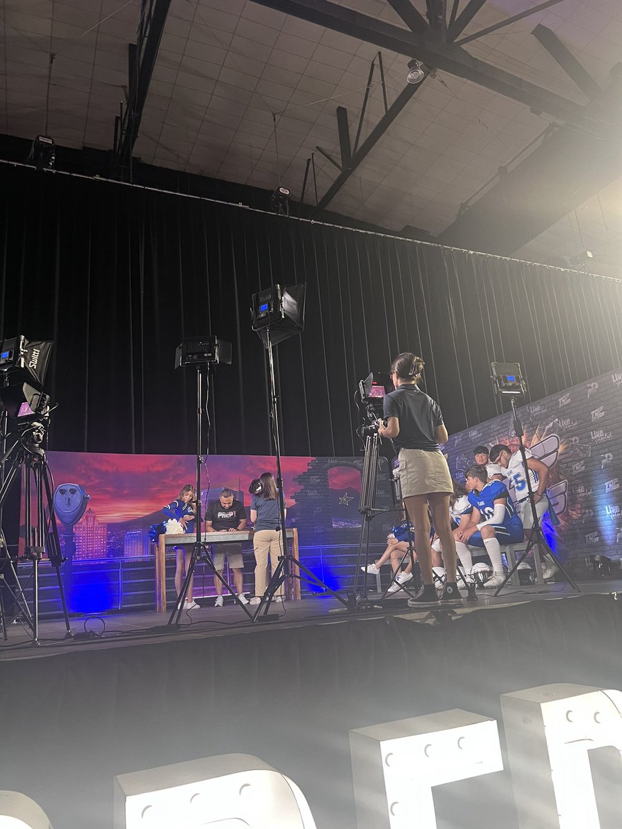 Clint High School Cheer tweet media