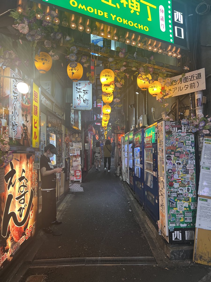 awstar11's tweet photo. This would be a scary alley in the US but an awesome one in Japan. https://t.co/SytdOSPvw7
