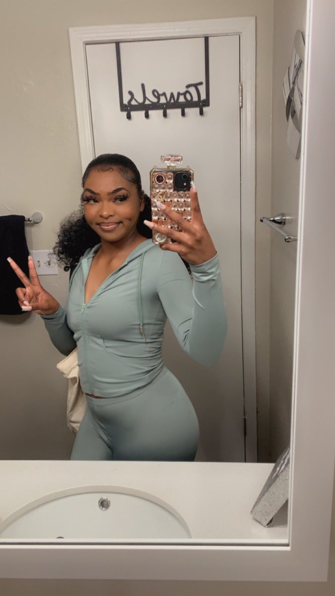 monithebarbie's tweet photo. I just love these pictures … okay bye ✌🏾 https://t.co/HdmdVSodMw