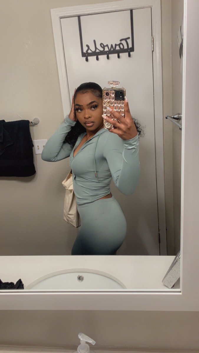 monithebarbie's tweet photo. I just love these pictures … okay bye ✌🏾 https://t.co/HdmdVSodMw