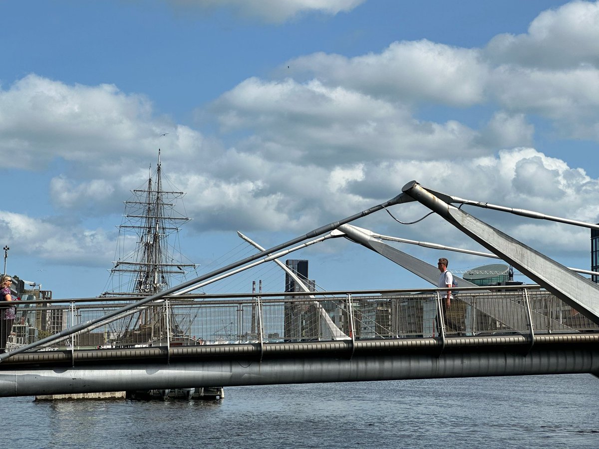 MonicaMommo's tweet photo. A day to remember #dublin #25ksteps #boat #Guinness https://t.co/243PIbjeJM