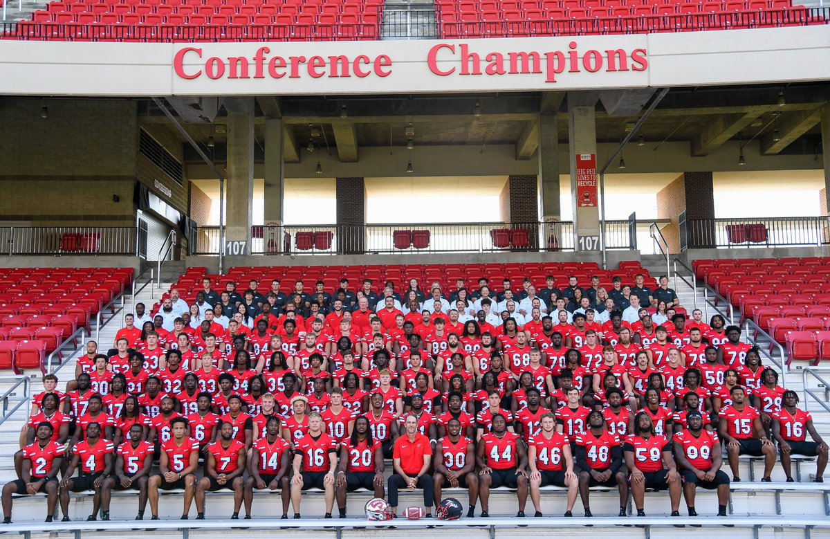 WKUFootball's tweet photo. Say cheese! 😁

#GoTops https://t.co/IGGpMyJln2