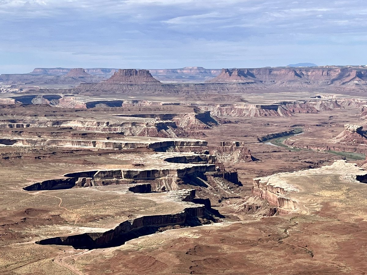 NearAndFarAZ's tweet photo. Such amazing scenes at @CanyonlandsNPS! And the best hiking experience with #DesertHighlights! 

#UpheavalTrail #GreenRiverOverlook #MesaArch #MoabUT @VisitUtah #VisitMoab https://t.co/xLOIhSU0GF