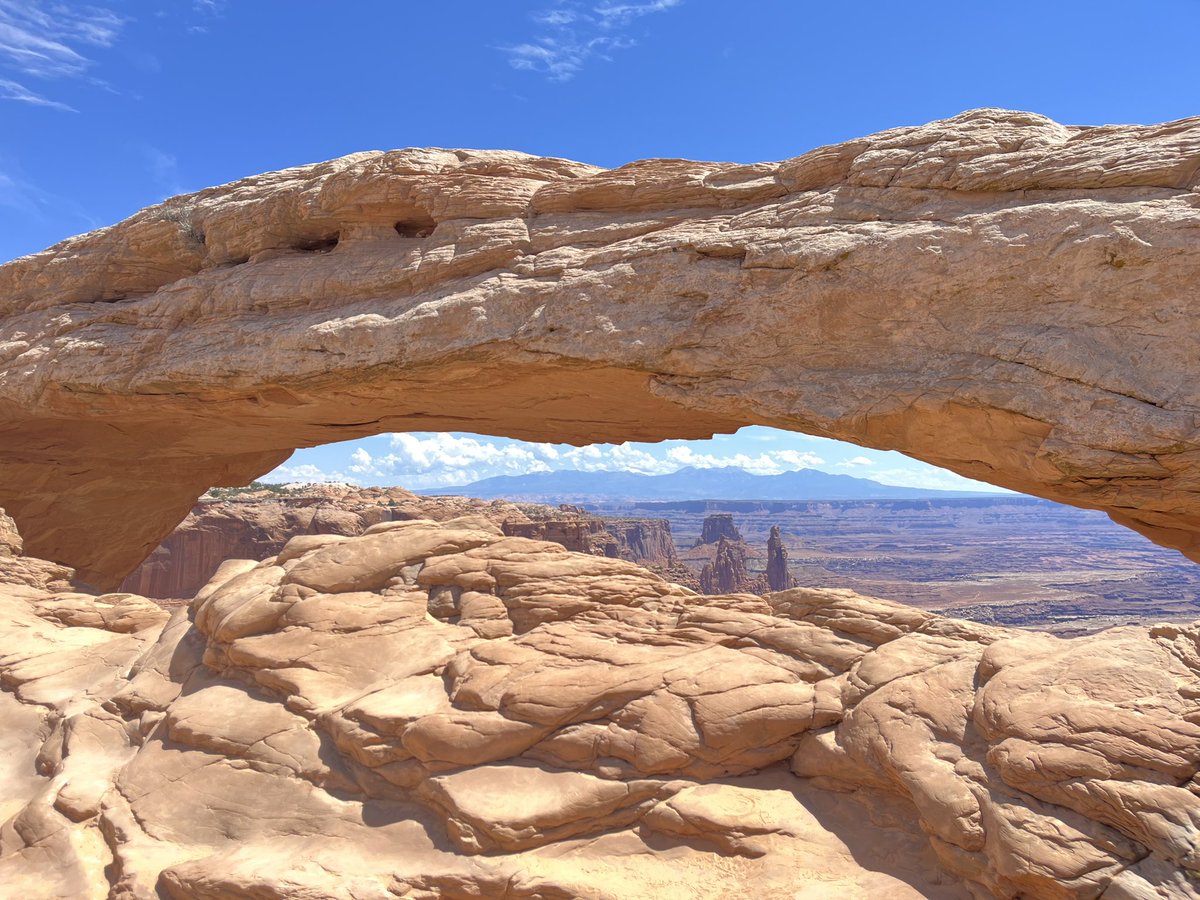 NearAndFarAZ's tweet photo. Such amazing scenes at @CanyonlandsNPS! And the best hiking experience with #DesertHighlights! 

#UpheavalTrail #GreenRiverOverlook #MesaArch #MoabUT @VisitUtah #VisitMoab https://t.co/xLOIhSU0GF