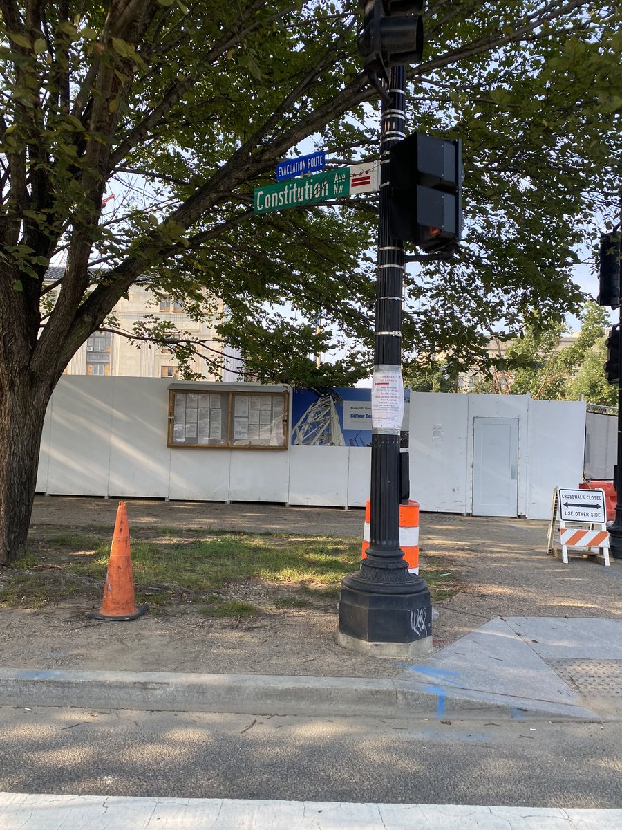 cherylbee's tweet photo. @311DCgov  pedestrian signal turned the wrong way. 
NW corner of Constitution and 19th NW https://t.co/Hj9FQUXgsT