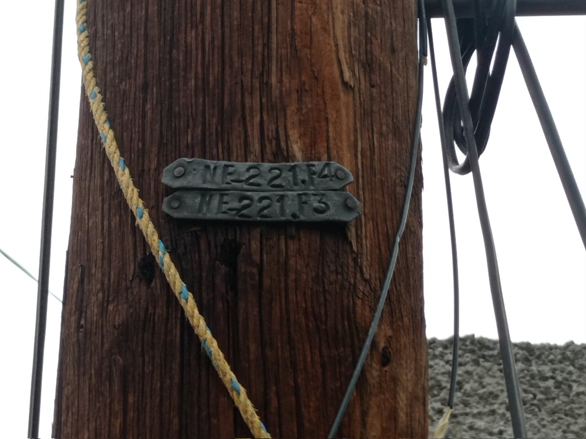 malusa84's tweet photo. @TELMEXSoluciona @Telmex, poste en la colonia Ermita Zaragoza (C.P. 09180), Iztapalapa a punto de caerse tras la intensa lluvia de ayer en la noche @ClaraBrugadaM, por favor apóyennos con este peligro para los vecinos https://t.co/G0RzeP0dqr
