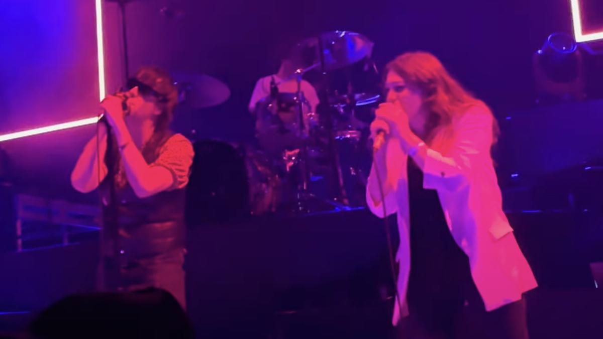 consequence's tweet photo. .@TheStrokes reunited with Regina Spektor (@respektor) to perform "Modern Girls and Old Fashion Men" for the first time together in 20 years: https://t.co/qTS5Tei0ve https://t.co/lizMnesoTk