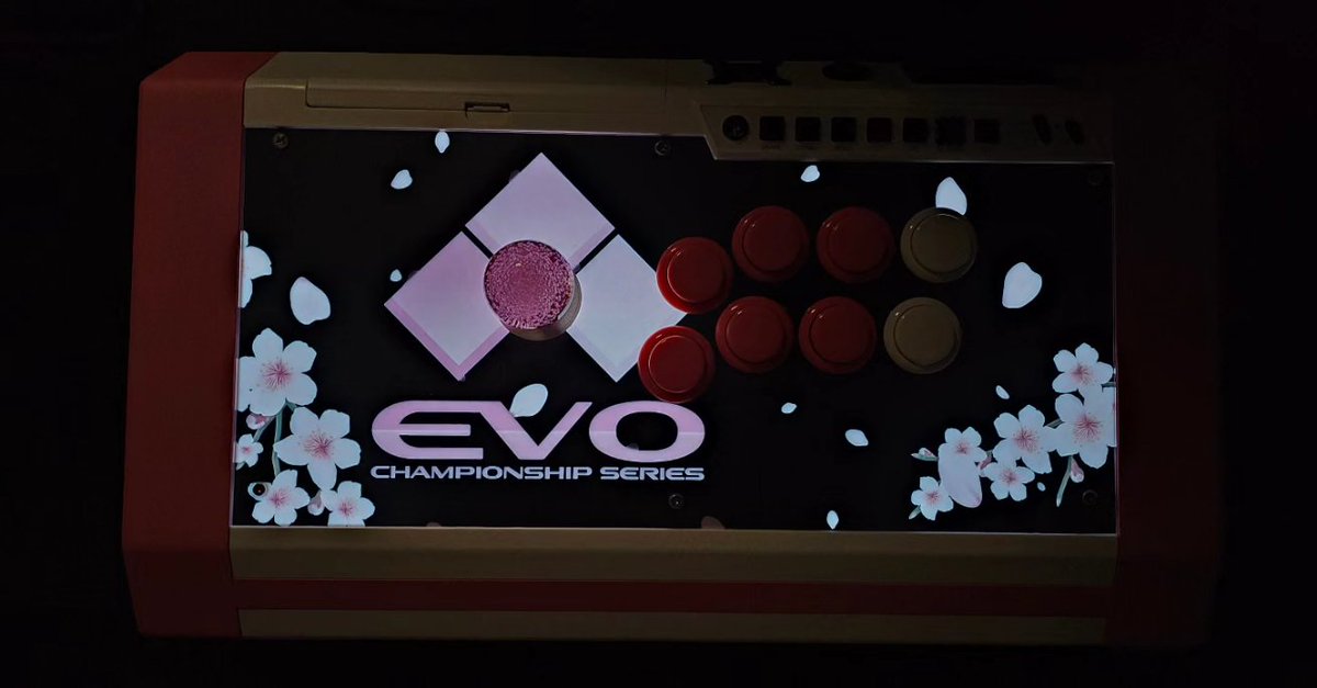 Kitoot's tweet photo. I snagged the very last EL Sakura panel at @EVO from @ArcadeShock After changing the button layout of my @QanbaUSA pearl, installing the pink elements, and getting a clear pink balltop this is by far my favorite arcade stick 😁 https://t.co/ZYv7xUKLD0