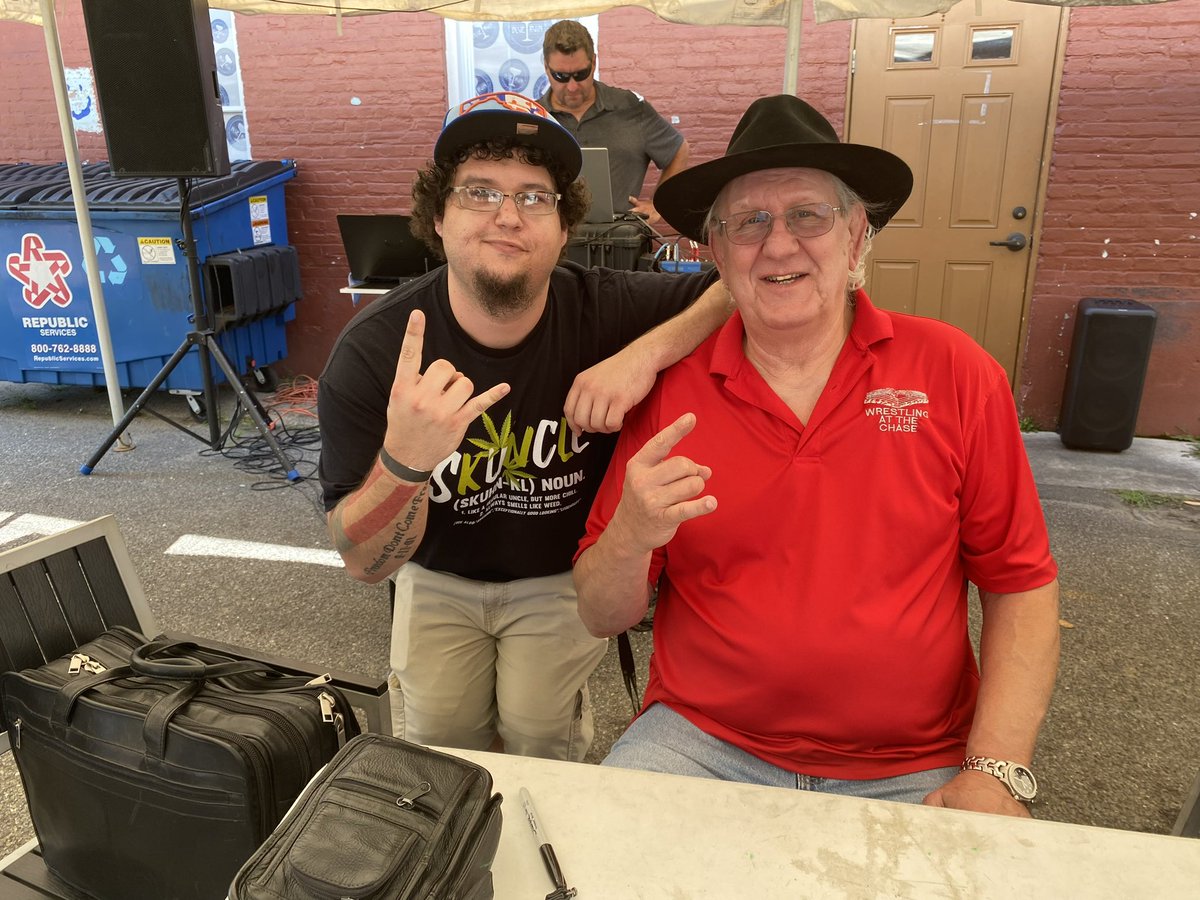 RizzyStyles's tweet photo. What a day! I met the father of my all time favorite wrestler @RandyOrton the Legendary Hall of Famer “Cowboy” Bob Orton!! Was such a great person and we talked about our hope of RKO getting another run with the strap! Now i just need a Randy Ball!!🙏🙏 https://t.co/6mvHSFs6oS
