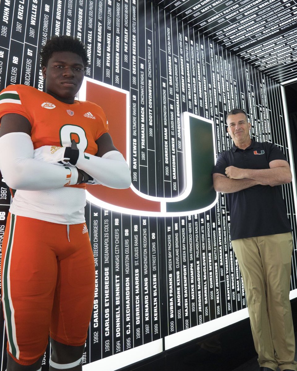_DFranklin's tweet photo. β24 π§‘πππ½ #LBRoom #Committed @vincentshavers9 https://t.co/kjJ2uQEogs