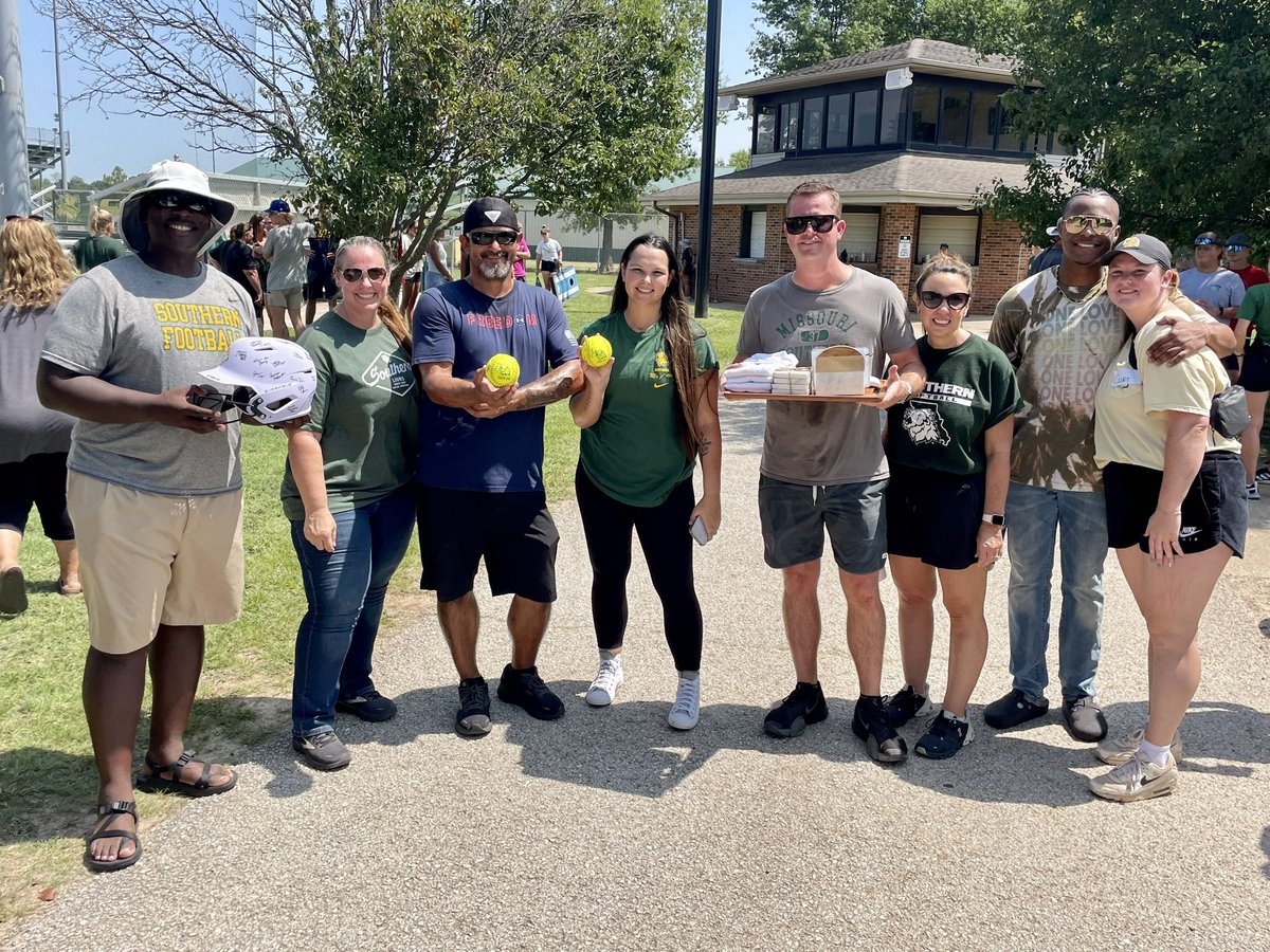 MSSUSoftball's tweet photo. It takes a village! THANK YOU to all who came out to our Yard Game Fundraiser! We appreciate YOU!

More pics on our Facebook! https://t.co/RYzQJPS0Xn