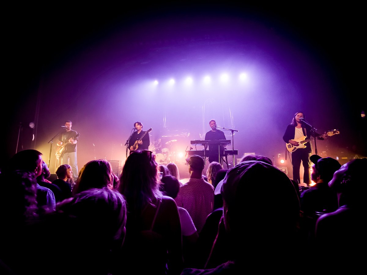 localnatives's tweet photo. TWWFNO Tour
Milwaukee / 📸 @emilynava

Time Will Wait For No One
Just Before The Morning
Past Lives
Wide Eyes
ISYCYE
NYE
Paper Lanterns
//HUMMINGBIRD SECTION
Black Balloons
Three Months
Breakers
Heavy Feet
Coins
Megaton Mile
Paradise
Ava
Dark Days
WKWC

Sun Hands
Airplanes
WAIGLY https://t.co/fEuvvTO4TC