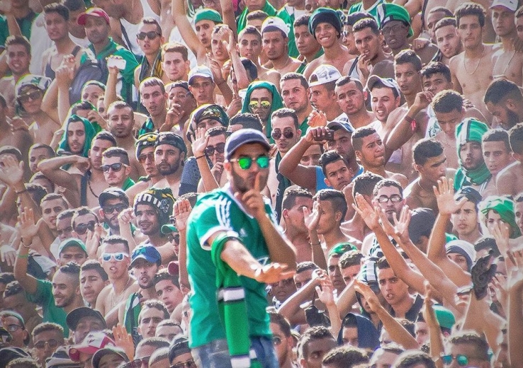 ultras1899_'s tweet photo. Al-Ahli a annoncé avoir engagé Zakaria Belkadi #Skwadra, le #capo de la Curva Sud #Magana du #Raja Casablanca, pour deux ans, avec la mission d’animer les tribunes du stade du club saoudien, en apprenant aux fans locaux les méthodes de chants et de soutien... Qui ça étonne ? https://t.co/CqybnTPzNu