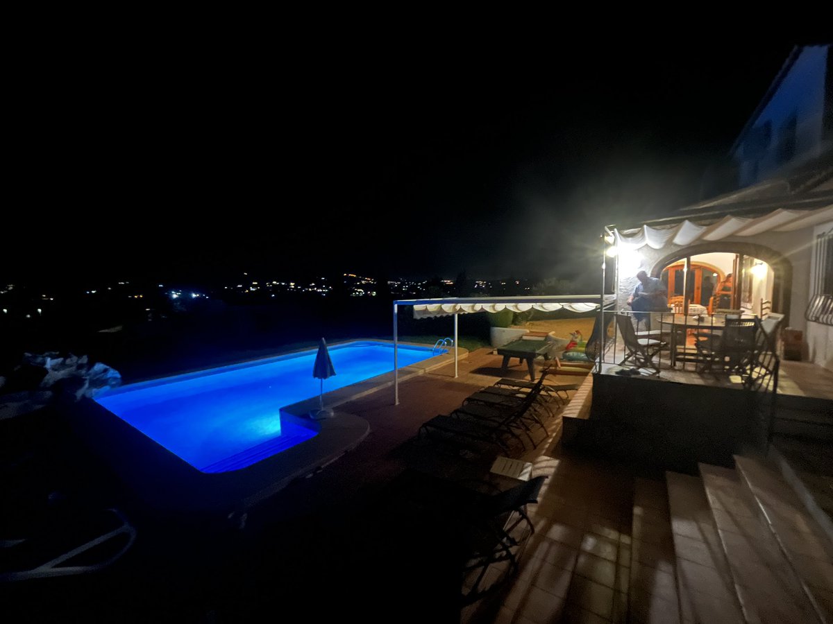 andytheedom's tweet image. Night swimming 🇪🇸