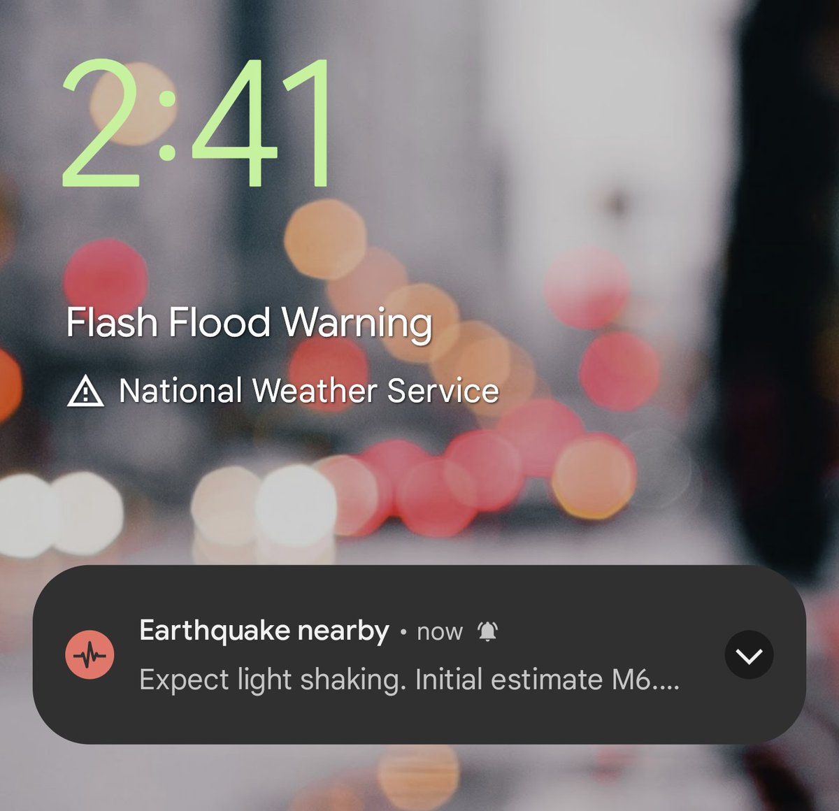 Rawn_V's tweet photo. LA in a nutshell. The warning notification a few seconds before the earthquake was cool though. https://t.co/LDQGu6qVoG