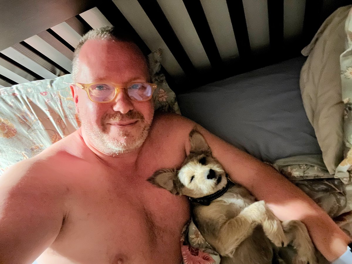 Goodnight from me and goodnight from her (Coca).