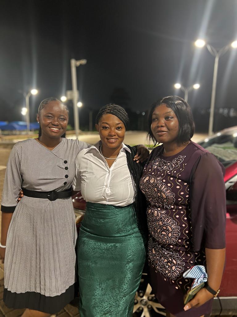 AzantilowPatra's tweet photo. Probably one of my favourite milestones this year. 
All chapters end and new ones begin. 
Like I always say, I will chose you guys on any day. 
Congratulations 🎉 to us🤍
#friendship https://t.co/xK5ClO8Dd0