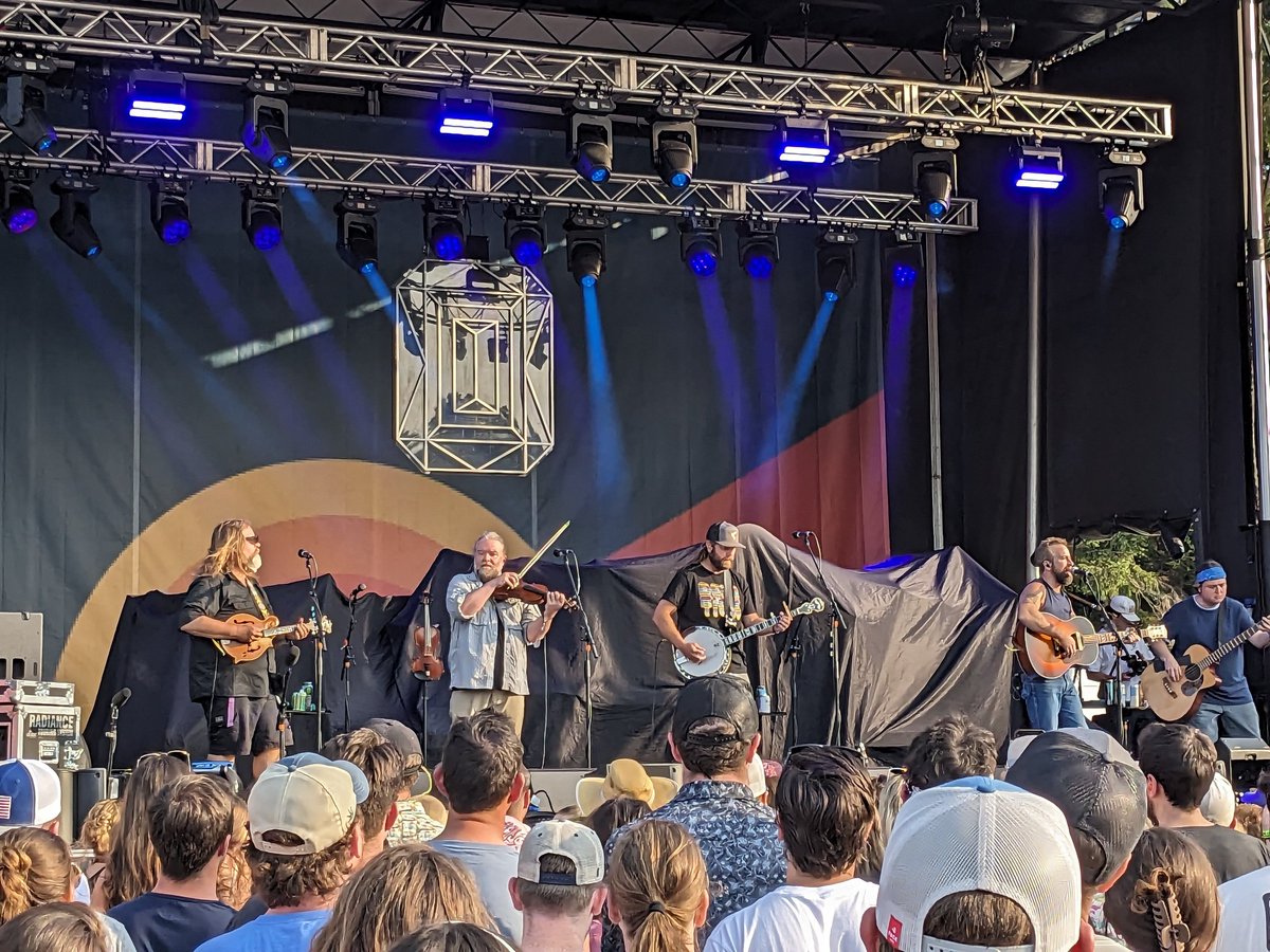 gtvansiclen's tweet image. Not the first band with a banjo, but they broke out the mandolin, fiddle, and bass fiddle. So thing ares going to get serious #InBetweenDays #trampledbyturtles